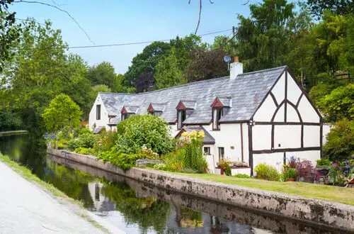 Cottage on the Llangollen Canal